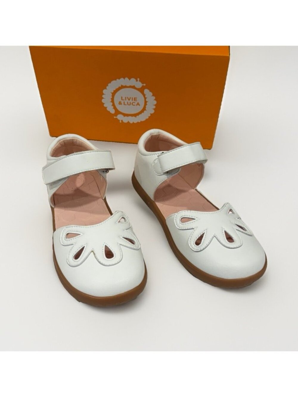Livie & Luca Dew Drop Closed Toe Sandals size 2Y White Napa Synthetic Leather